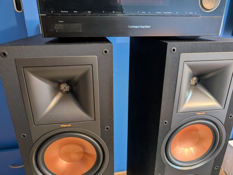 Sistem stereo format din HK3770 si R28-F