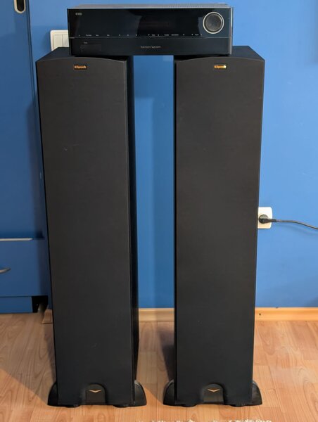 Sistem stereo format din HK3770 si R28-F
